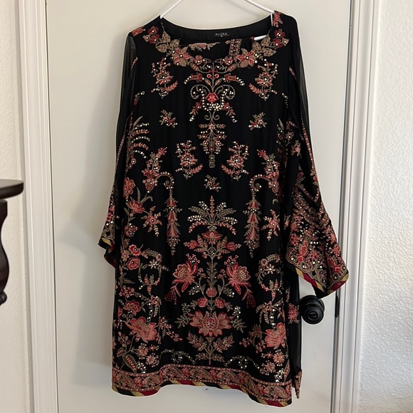 Sold!!! Indian/Pakistani Suit. 3piece pakistani suit. Branded. - Picture 6 of 15